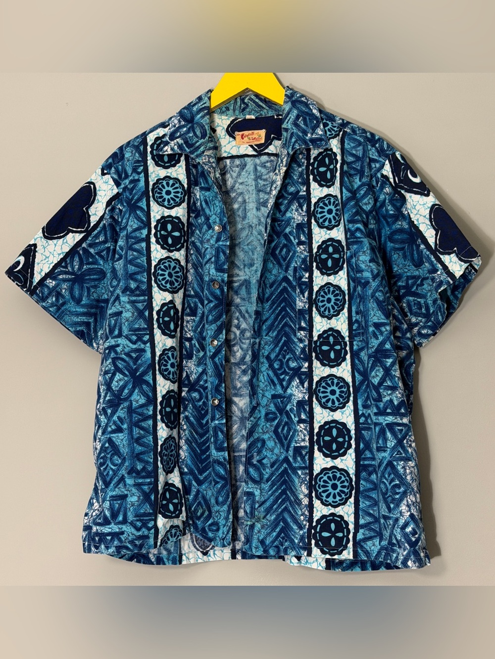 Barefoot in paradise barkcloth 60s Hawaiian blue and white button-up shirt
